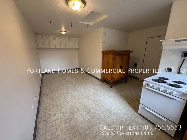 3556 SE Gladstone St in Portland, OR - Building Photo - Building Photo