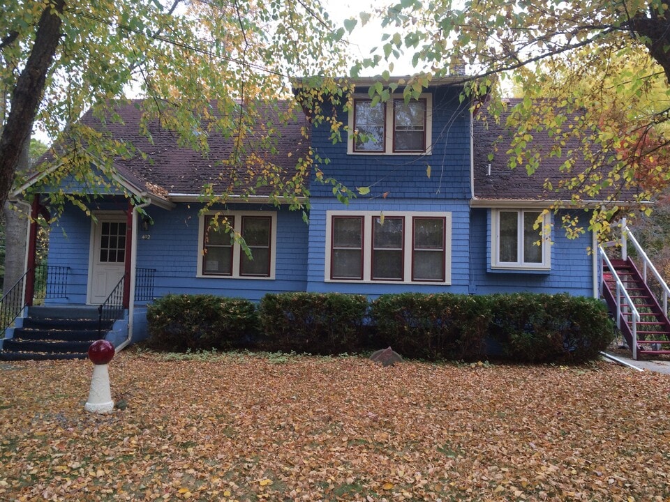 402 Luster Ave, Unit Apt. #2 in Madison, WI - Foto de edificio