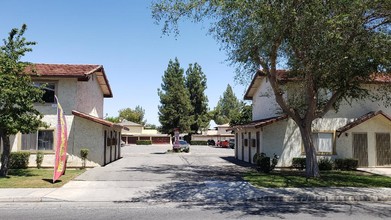 3116 Stine Rd in Bakersfield, CA - Building Photo - Building Photo