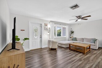 153 SE 30th Ave in Boynton Beach, FL - Building Photo - Building Photo