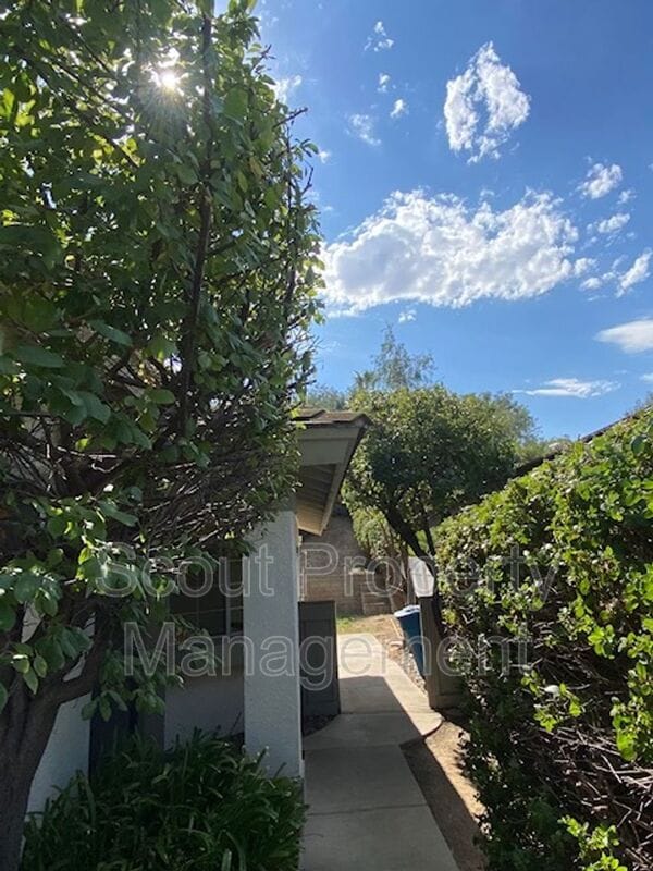 31711 Corte Encinas in Temecula, CA - Building Photo - Building Photo