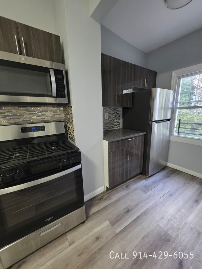 157 Voss Ave in Yonkers, NY - Foto de edificio - Building Photo