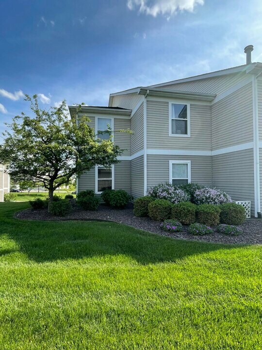 1553 Long Meadow Trail in Ann Arbor, MI - Building Photo