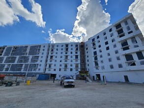 Princeton Crossings in Naranja, FL - Foto de edificio - Building Photo