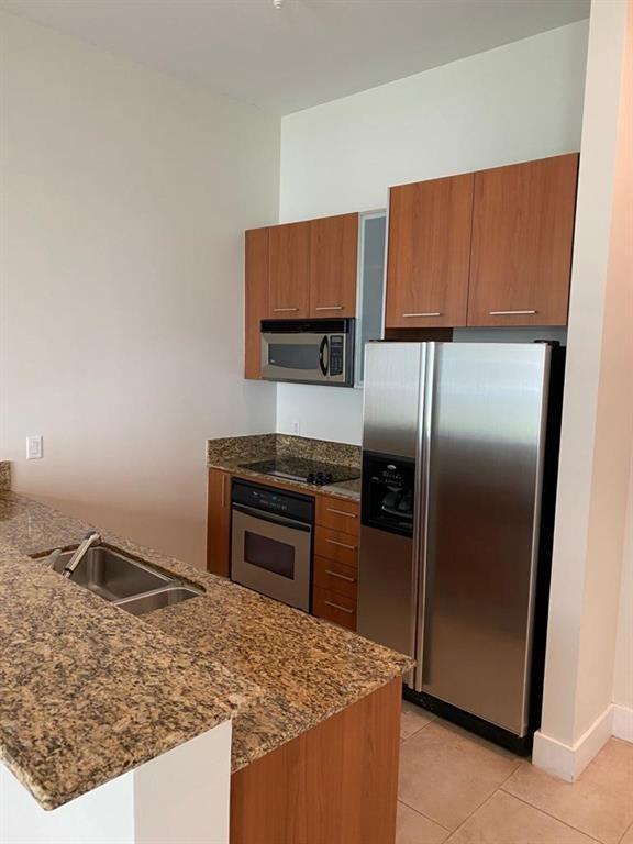 9066 SW 73rd Ct, Unit 305 in Pinecrest, FL - Building Photo - Building Photo