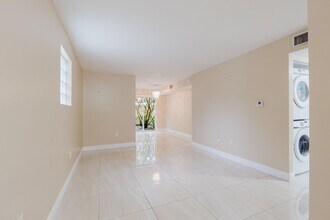 3760 N Jog Rd in West Palm Beach, FL - Building Photo - Building Photo