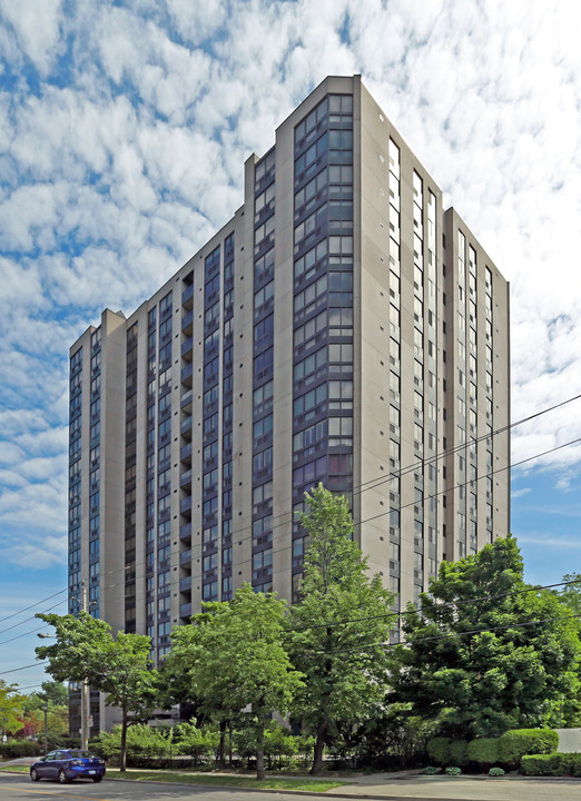 Pavilion Del Sol in Toronto, ON - Building Photo