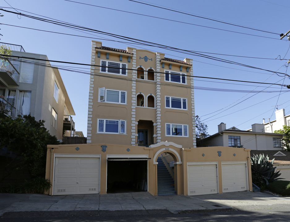 833 York St in Oakland, CA - Foto de edificio