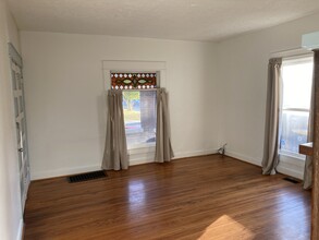 328 W 15th St, Unit 2 in Bloomington, IN - Building Photo - Building Photo