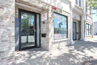 21 E Central Ave in Pearl River, NY - Foto de edificio - Building Photo