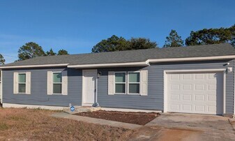 17 Crown Point Rd in Hubert, NC - Building Photo