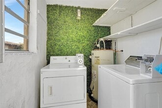 1723 Liberty St in Hollywood, FL - Foto de edificio - Building Photo