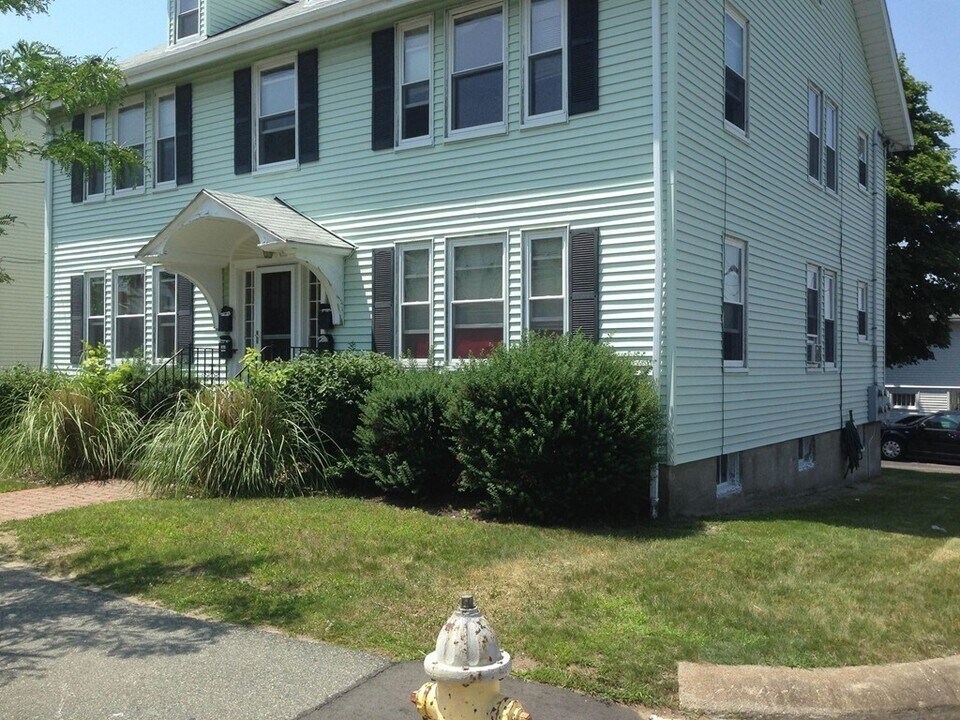24 Hollis Ave in Quincy, MA - Building Photo
