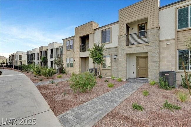 1175 Heliodor Ave in Henderson, NV - Building Photo - Building Photo