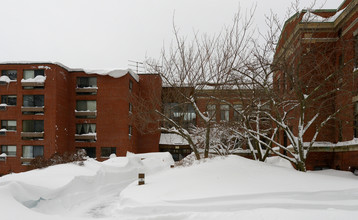 Lincoln School Apartments in Hingham, MA - Foto de edificio - Building Photo