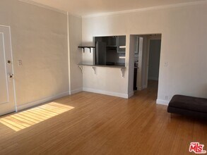 133 S Elm Dr in Beverly Hills, CA - Building Photo - Building Photo