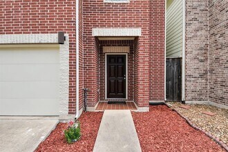 3718 Main Poplar Dr in Houston, TX - Building Photo - Building Photo