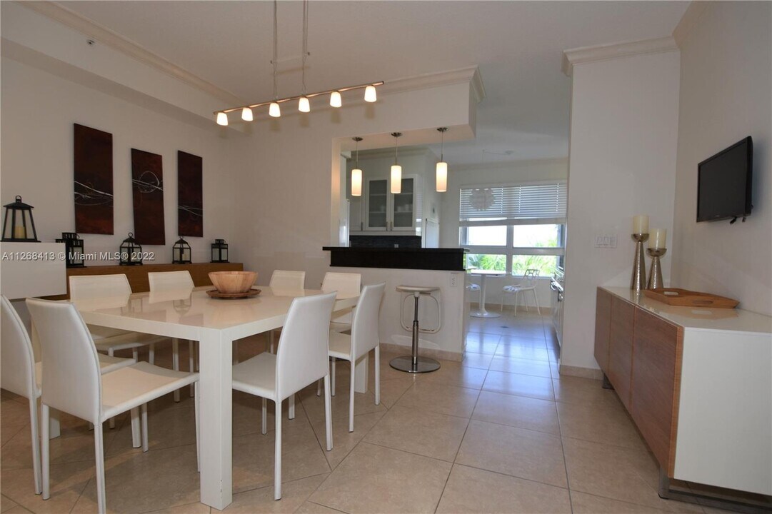 707 Crandon Blvd-Unit -PH8 in Key Biscayne, FL - Building Photo