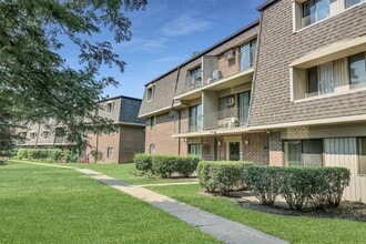 108 E Bailey Rd, Unit M in Naperville, IL - Foto de edificio - Building Photo