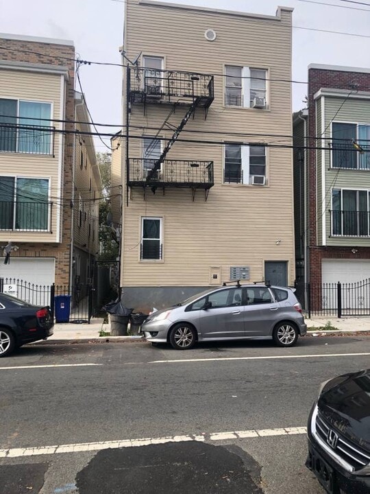 495 S 18th St, Unit 2 in Newark, NJ - Building Photo