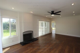 25502 McIntyre St in Laguna Hills, CA - Building Photo - Building Photo