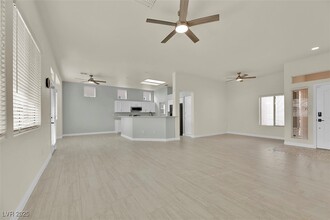 10621 Heritage Hills Dr in Las Vegas, NV - Building Photo - Building Photo