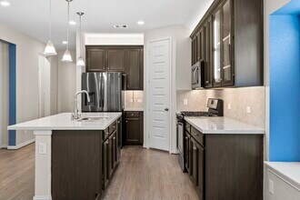 335 Honey Mesquite Path in Willis, TX - Building Photo - Building Photo