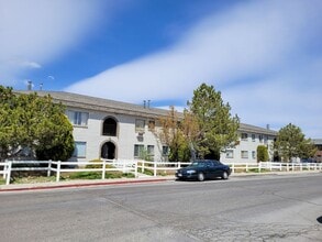 Royal Apartments in Carson City, NV - Foto de edificio - Interior Photo