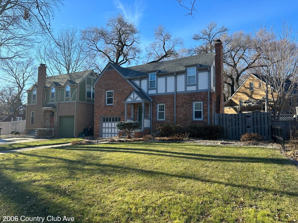 2006 Country Club Ave in Omaha, NE - Foto de edificio