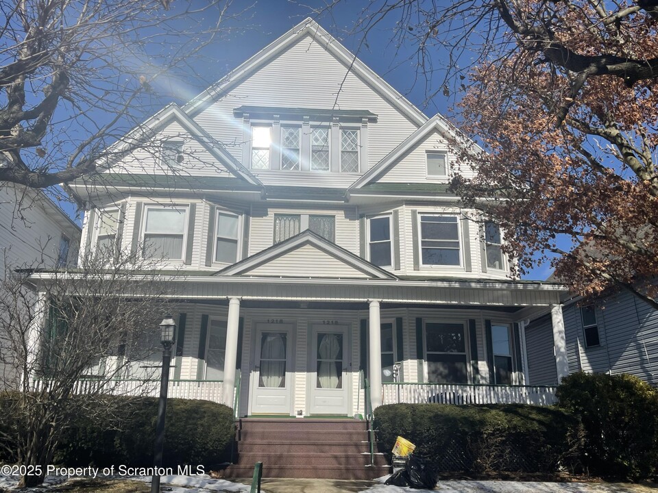 1216 Schlager St in Scranton, PA - Building Photo