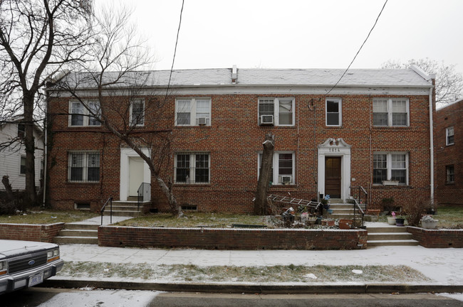 1614 21st Pl SE in Washington, DC - Foto de edificio - Building Photo