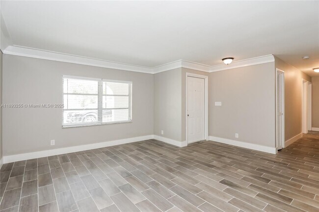 11041 Glenwood Dr in Coral Springs, FL - Building Photo - Building Photo