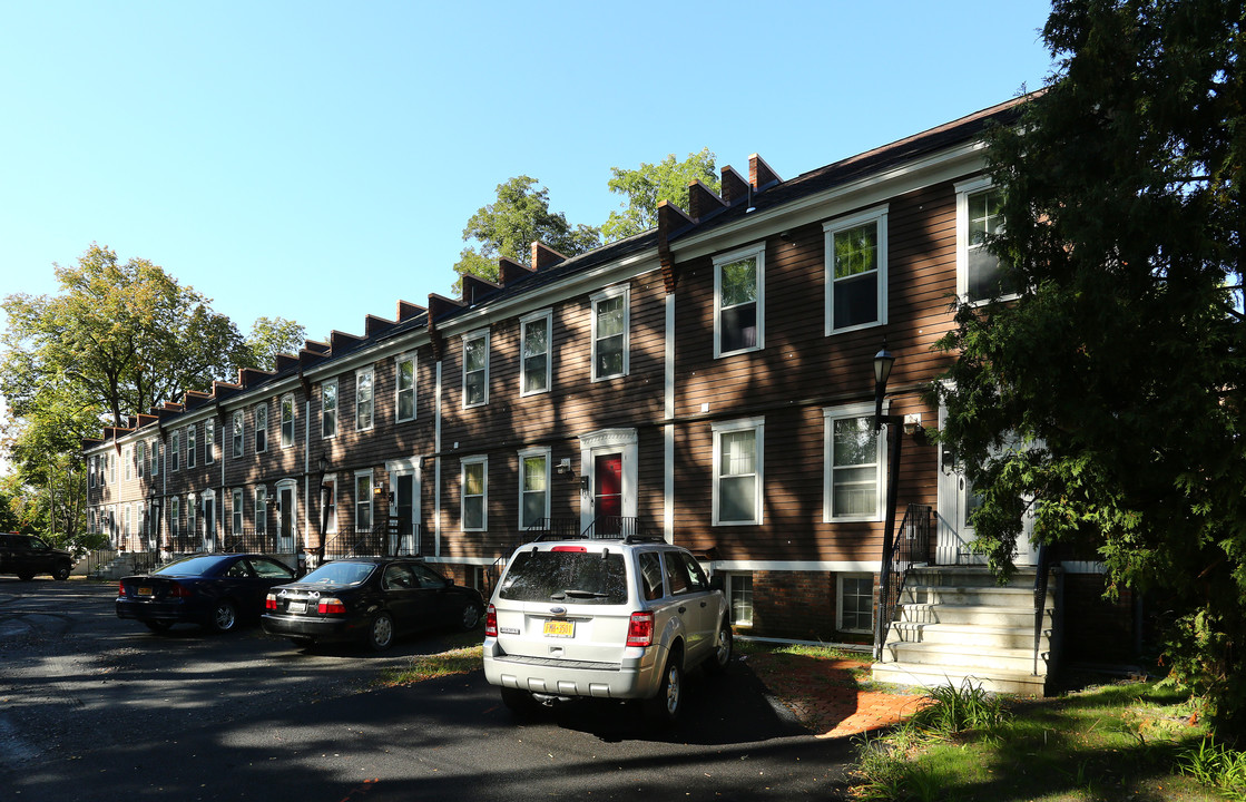 1 Cottage Row in Schenectady, NY - Foto de edificio