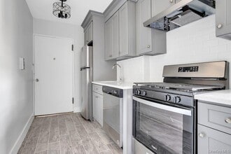 115 Long Beach Rd in Hempstead, NY - Building Photo - Building Photo