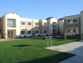 Camellia Village Apartments in Bakersfield, CA - Foto de edificio - Building Photo