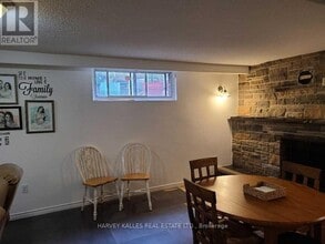 2379 Hensall St in Mississauga, ON - Building Photo - Building Photo