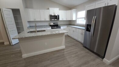 9093 N Peachtree Way in Citrus Springs, FL - Building Photo - Building Photo