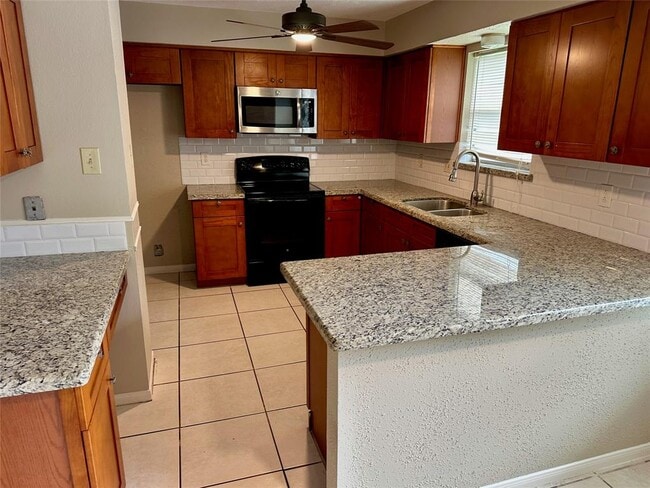 property at 2711 Colony Dr