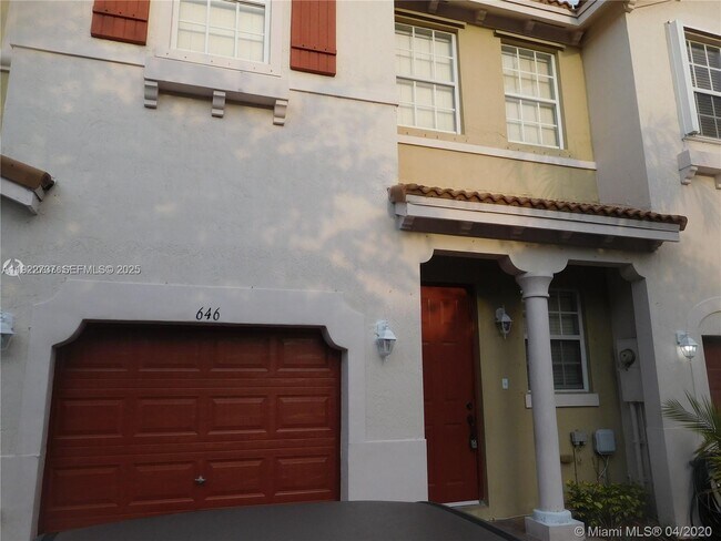 646 NE 21st Ave in Homestead, FL - Building Photo - Building Photo