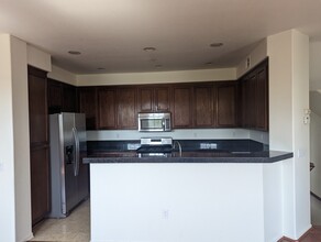 1589 Caminito Zaragosa in Chula Vista, CA - Foto de edificio - Building Photo