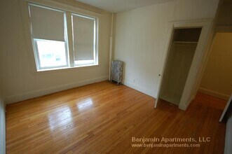 130 Sutherland Rd, Unit F in Boston, MA - Building Photo - Building Photo