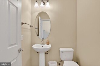 42671 Redeemer Terrace in Ashburn, VA - Building Photo - Building Photo