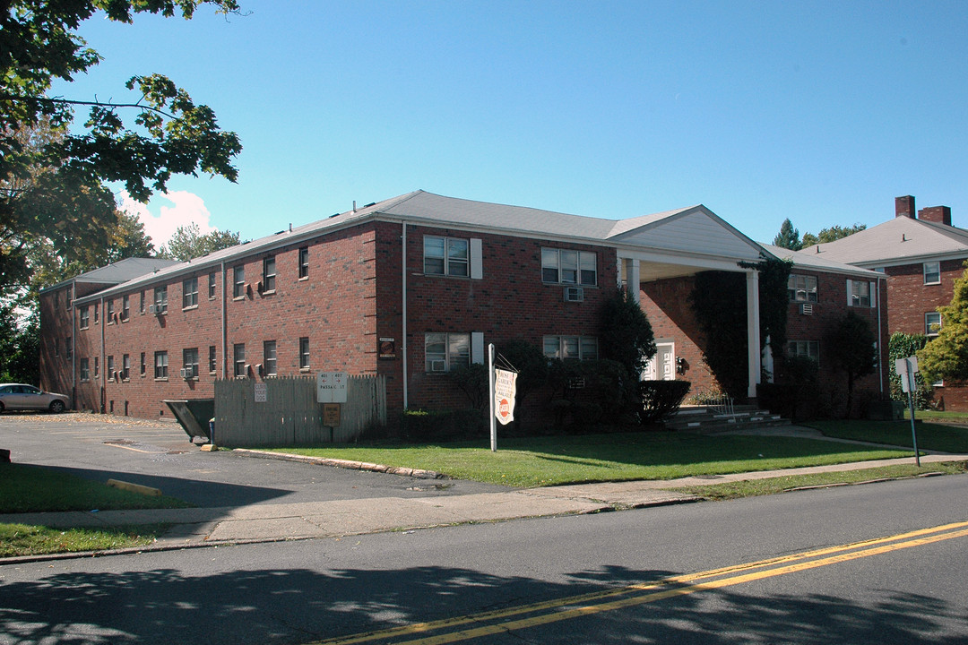 Rose Garden Apartments in Hackensack, NJ - Building Photo