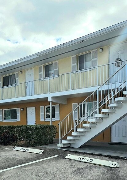 property at 1501 Crescent Cir