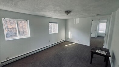 968 Plainfield St in Johnston, RI - Building Photo - Building Photo