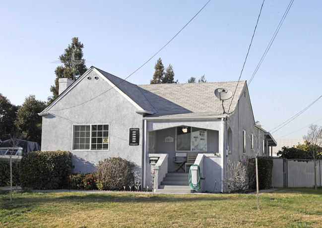 282-290 Cherry Way in Hayward, CA - Building Photo - Building Photo