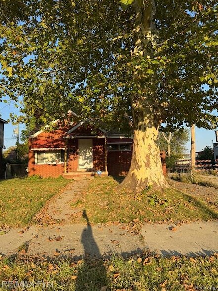 15318 Whitcomb in Detroit, MI - Building Photo