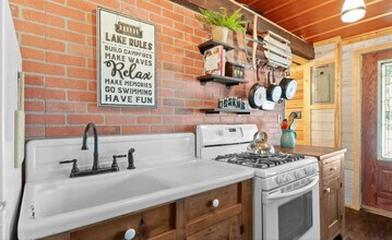 34317 N Bardill St in Bayview, ID - Foto de edificio - Building Photo