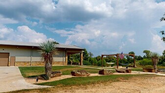 8261 Nemec Ln in Bryan, TX - Building Photo