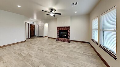 7025 Hidden Trail Ln in Warr Acres, OK - Building Photo - Building Photo